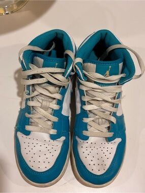 Nike Jordan 1 Mid Aquatone Youth Sneakers Teal/White, 4Y